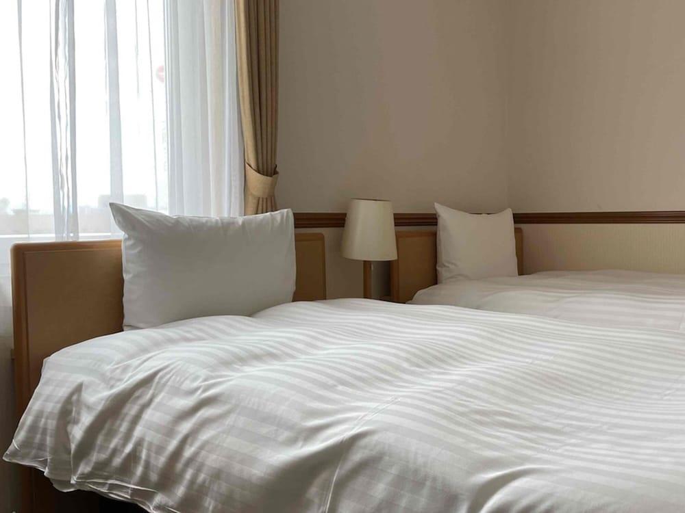 Toyoko Inn Hokkaido Asahikawa Ekimae Ichijo Dori Bagian luar foto