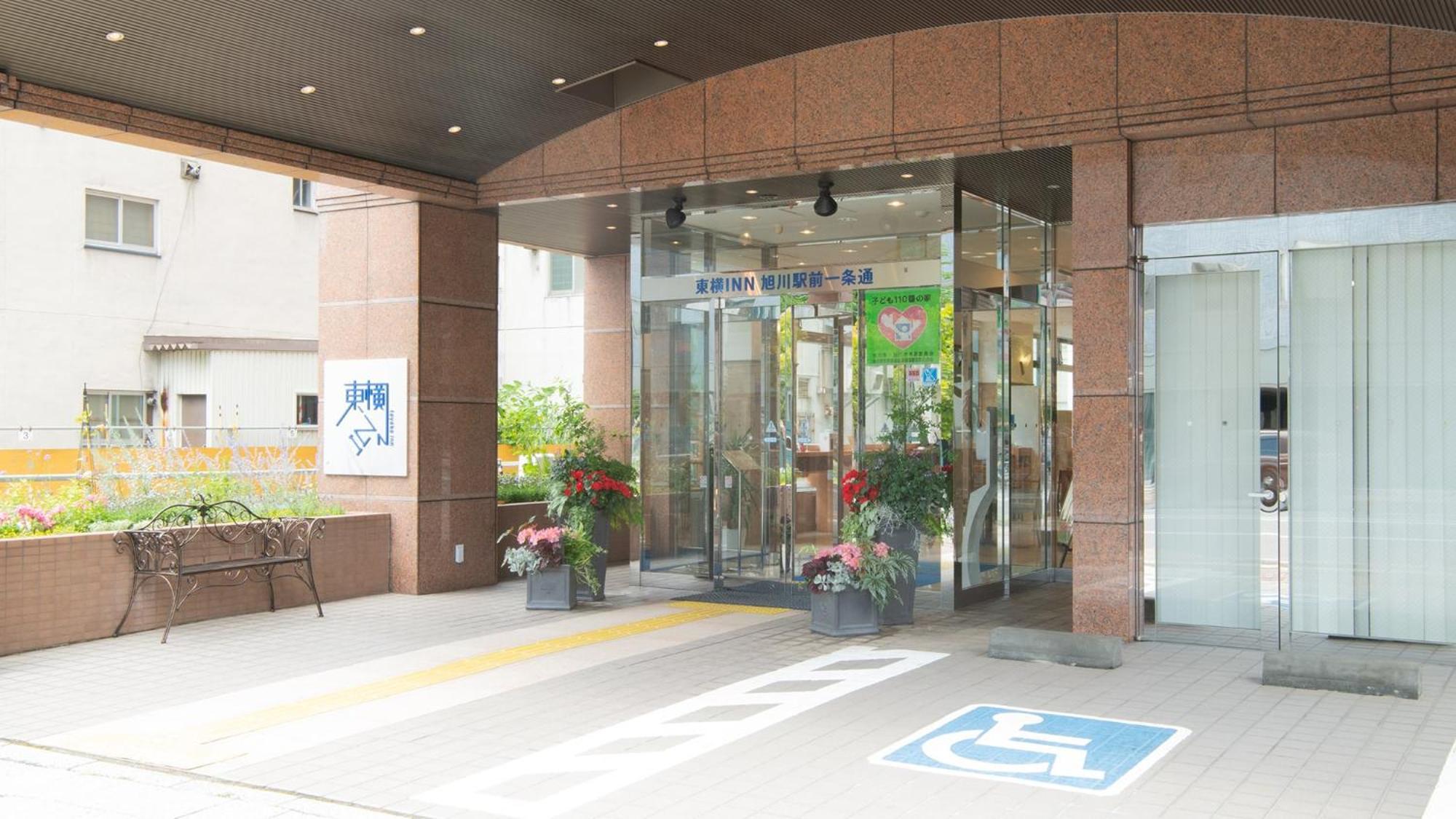 Toyoko Inn Hokkaido Asahikawa Ekimae Ichijo Dori Bagian luar foto